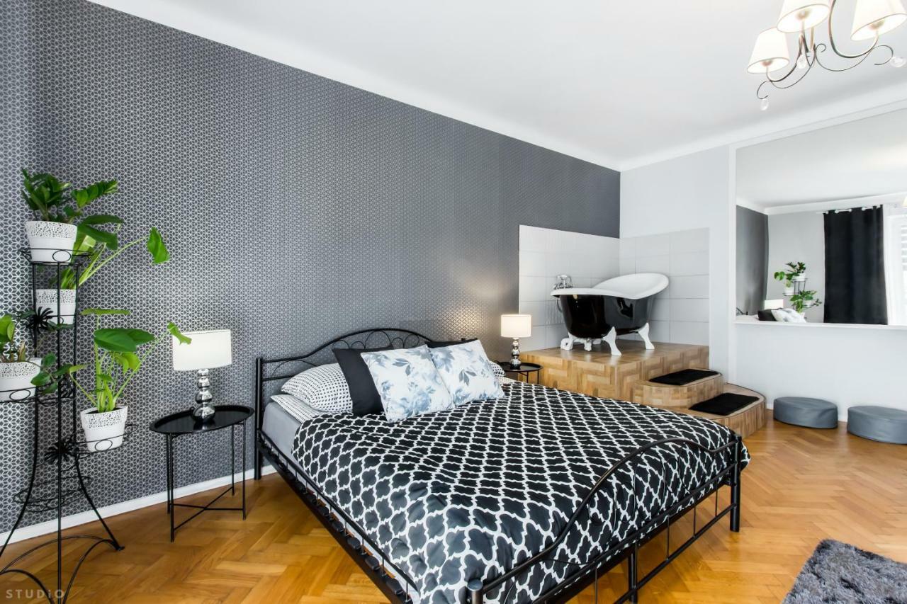 Clicktheflat Apartment Chmielna 7 Varşova Dış mekan fotoğraf